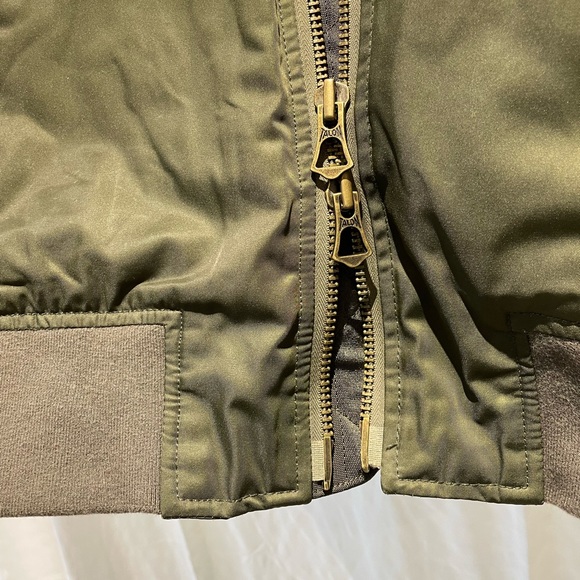 Gorgeous updated throwback bomber jacket. A real head-turner. Amazing quality. - Picture 7 of 8